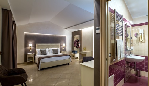 Junior Suite, Partial Sea View (303)