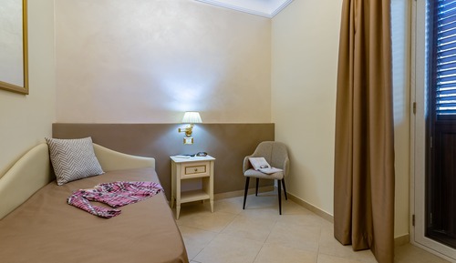 Family Room, City View (201)