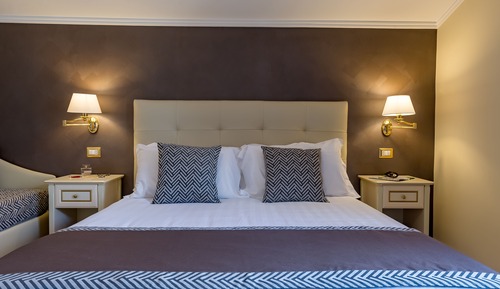 Superior Double Room, Terrace, Partial Sea View (302)