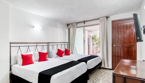 Standard Room, 2 Double Beds