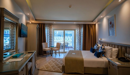Premium Jacuzzi Suite