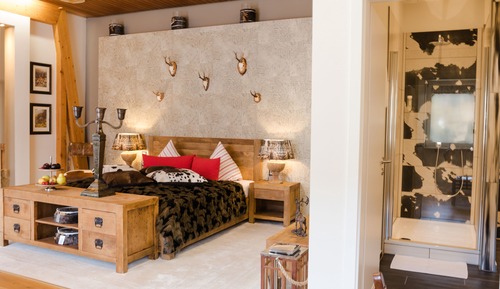 Suite (Mahoni)
