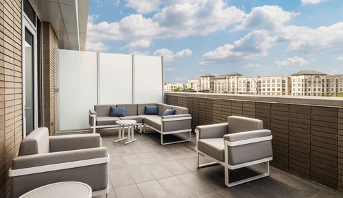 Suite, 1 King Bed, Accessible, Balcony (Mobility /Hearing, Roll-in Shower)