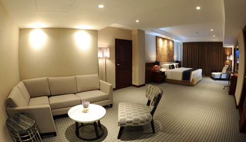 Premier Corner Suite