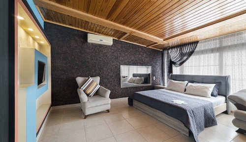 Room (1+0)
