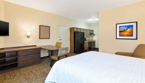 Suite, 1 King Bed, Accessible (Communication, Tub)