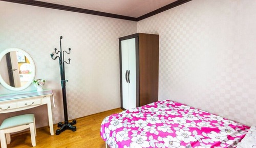 Family Room (Viola)