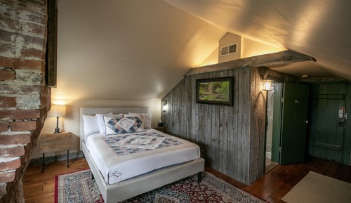 The Reimbold Room, 1 Queen Bed