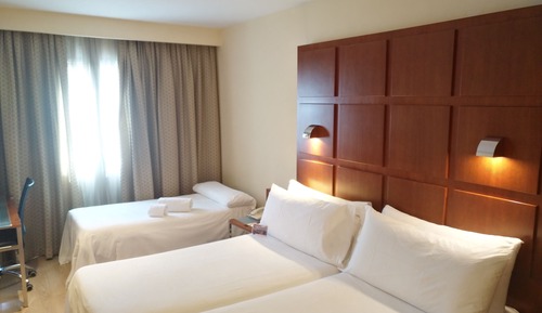 Triple Room (L, 2 adults + 1 child)