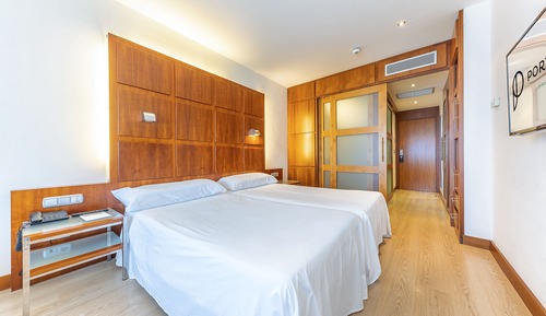 Double Room (M, 1 adult + 1 child)