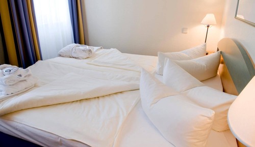 Classic Double Room, Balcony, Partial Lake View