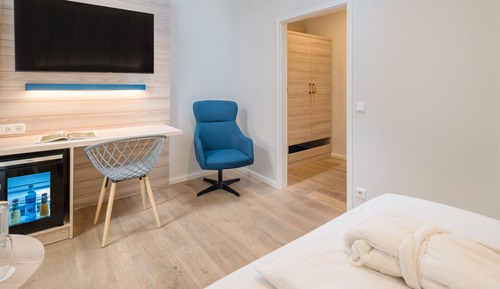 Classic Single Room, Partial Lake View