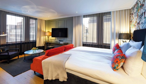 Room, 1 King Bed, Non Smoking, Corner
