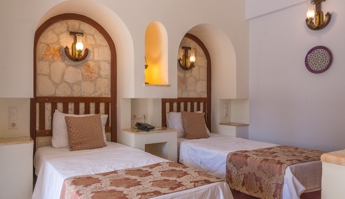Standard Twin Room, Partial Sea View