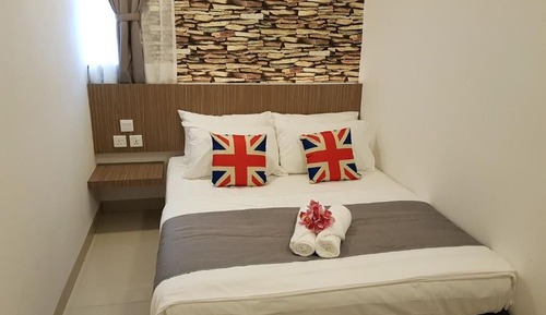 Standard Queen Room