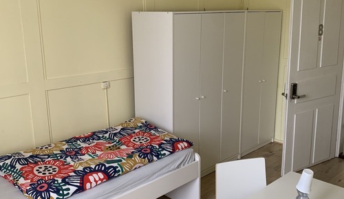 Single Room, Shared Bathroom (8)
