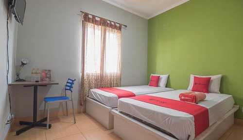 Twin Room (RedDoorz)