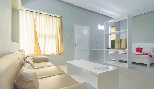 Family Room (RedDoorz)