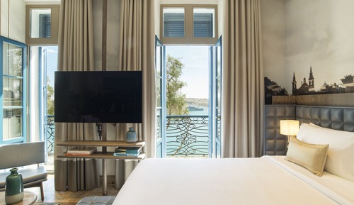 Superior Grand Harbour View Suite