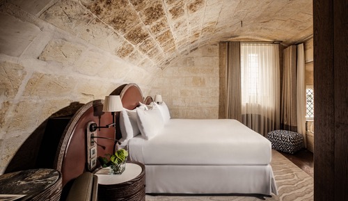 Signature Suite (Incognito)