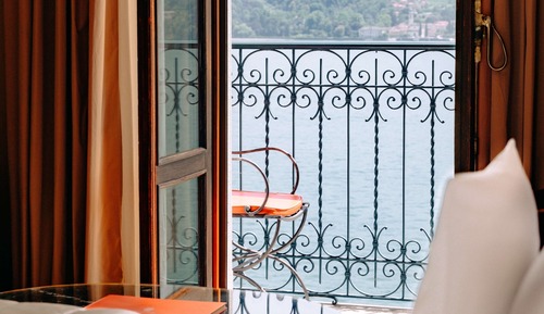 Lake View Prestige Room
