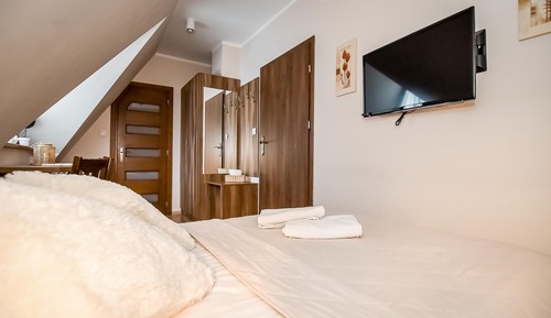 Double Room (8)
