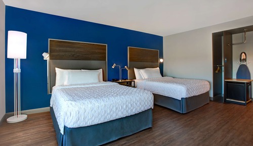 Room, 2 Queen Beds, Bathtub