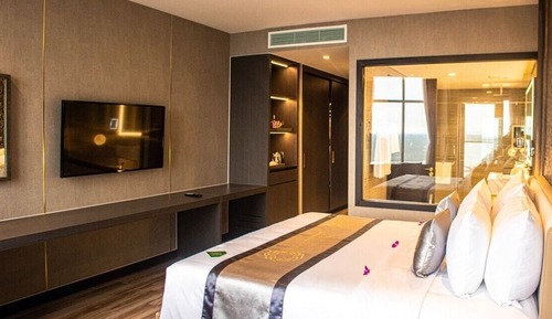 Cozy Superior King Bed Room