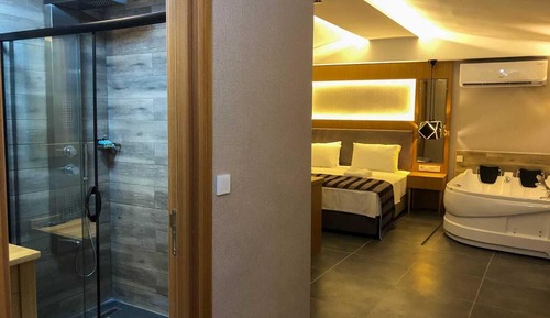 Business Suite, Jetted Tub, Harbor View