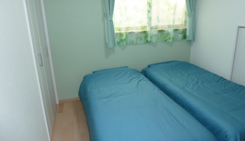 Twin Room A, Shared Bathroom (Nearest Station: JR Funabashi St. / Keisei Funabashi St.)