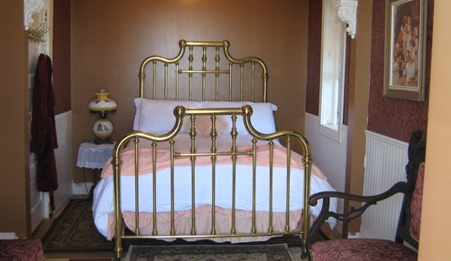 Basic Room, 1 Queen Bed