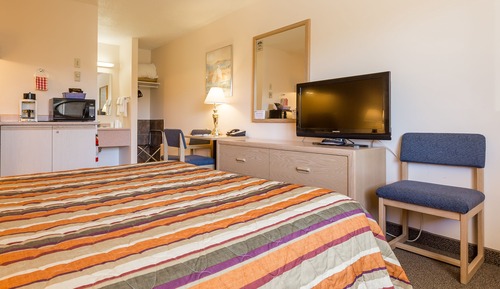 Standard Single Room, 1 King Bed, Kitchenette