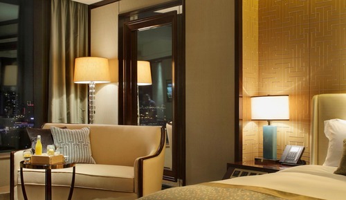 Executive Lake View King (Free Lounge Access)