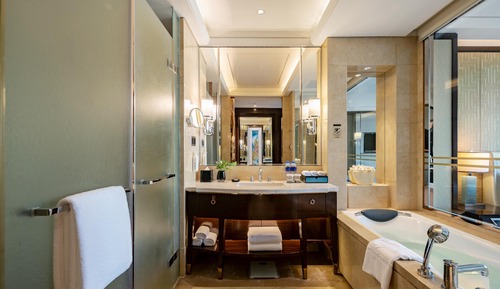 Executive City View King (Free Lounge Access)
