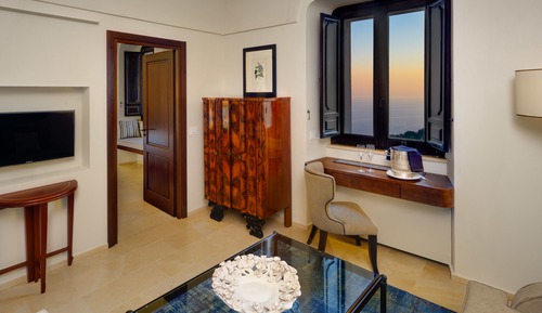 Suite, 1 King Bed (Deluxe Suite with Sea View)