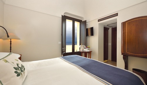 Deluxe Room, 1 Queen Bed (Queen Room with Terrace Sea View)