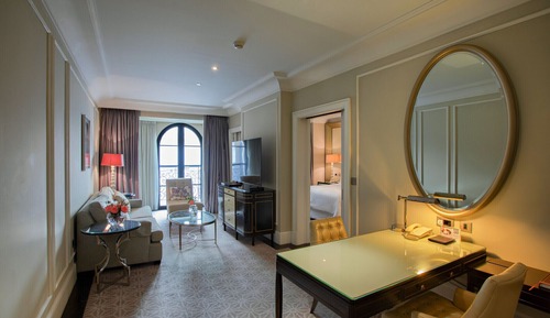 Executive Suite, 1 King Bed (Residential View)