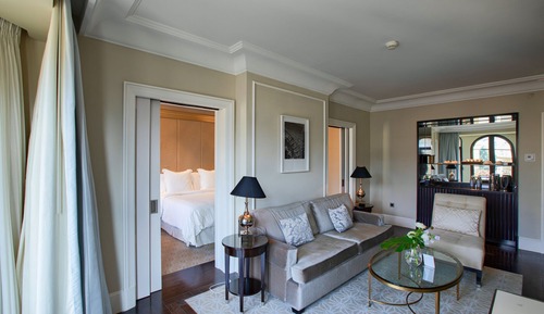 Executive Suite, 1 King Bed, Non Smoking, City View