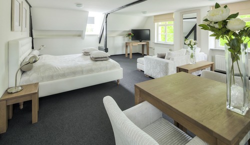 Honeymoon Suite, Jetted Tub