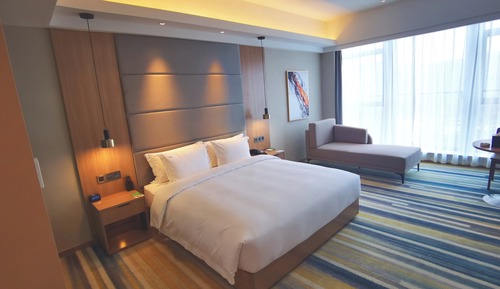 Standard Room, 1 King Bed (Mid Floor)