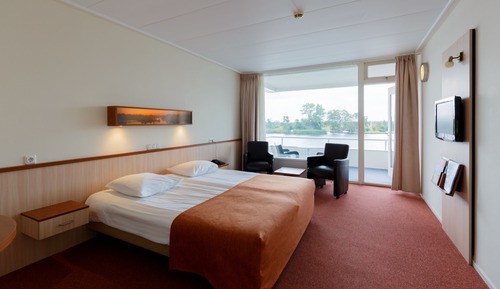 Classic Twin Room, Lake View