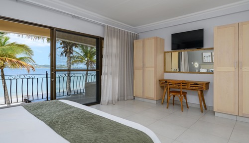 Three Bedroom Duplex Apartment with Patio