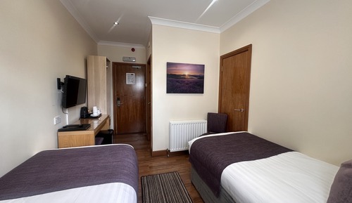 Junior Twin Room, Ensuite