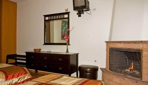 Twin Room, 2 Twin Beds, Fireplace, Mountain View