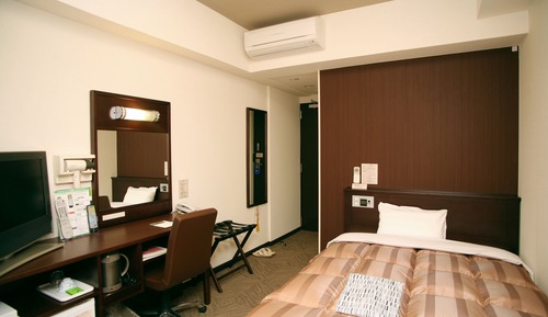 Single Room, Smoking