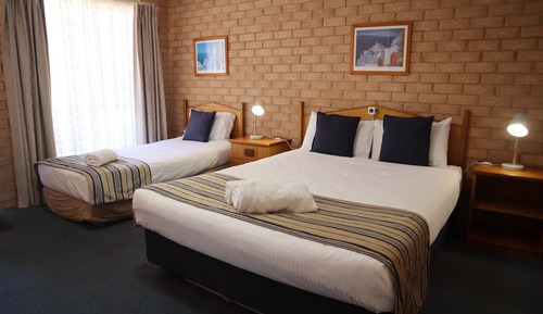 Family Room (4 People) - 1 Queen and 2 Single Beds