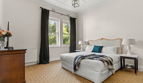 Deluxe Suite, Bathtub