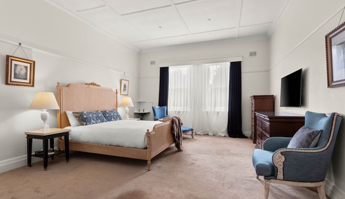 Deluxe Room, 1 King Bed, Garden View