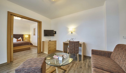 Suite, 2 Bedrooms, Balcony, Annex Building (35m²)