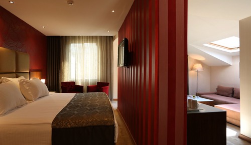 Honeymoon Suite
